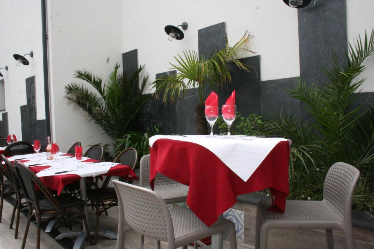 Hotel Les Italiens Biscarrosse Buitenkant foto