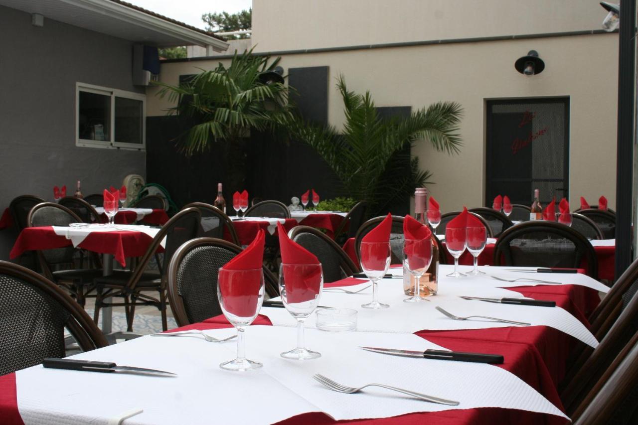 Hotel Les Italiens Biscarrosse Buitenkant foto