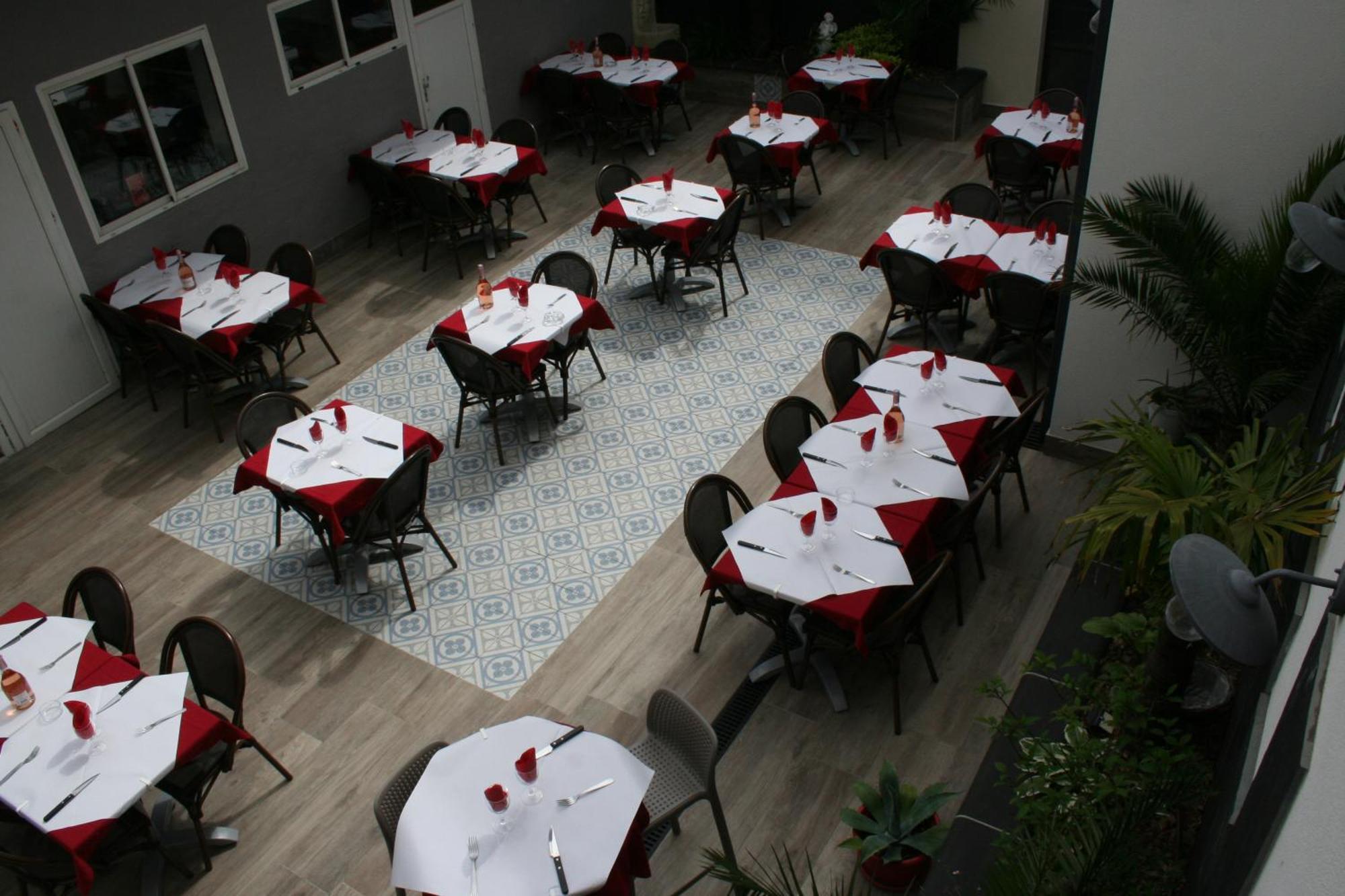 Hotel Les Italiens Biscarrosse Buitenkant foto