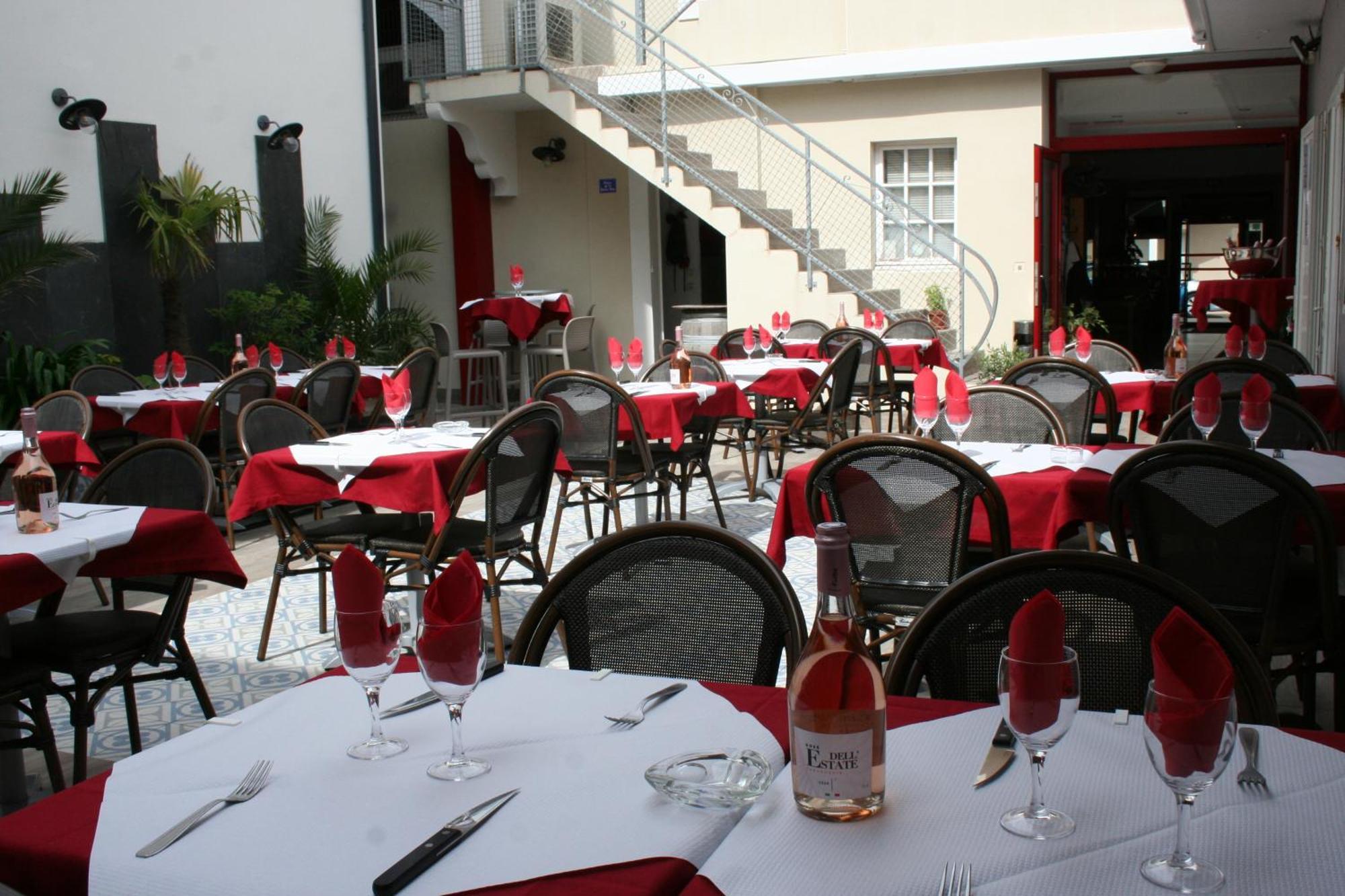 Hotel Les Italiens Biscarrosse Buitenkant foto